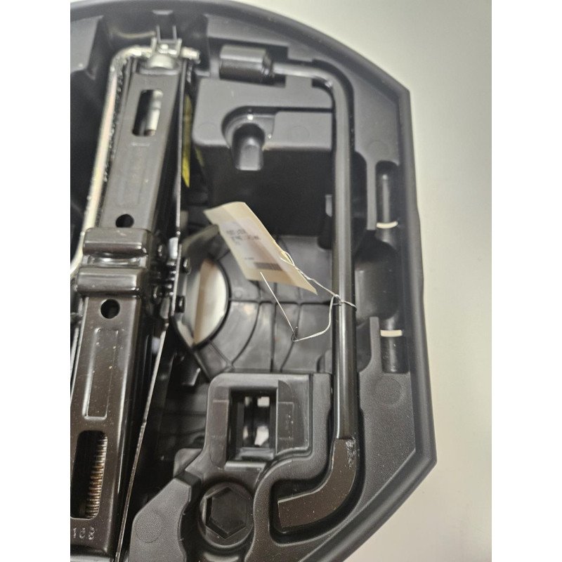 Cric (ensemble Depannage) Peugeot 207 Phase 1 (1)