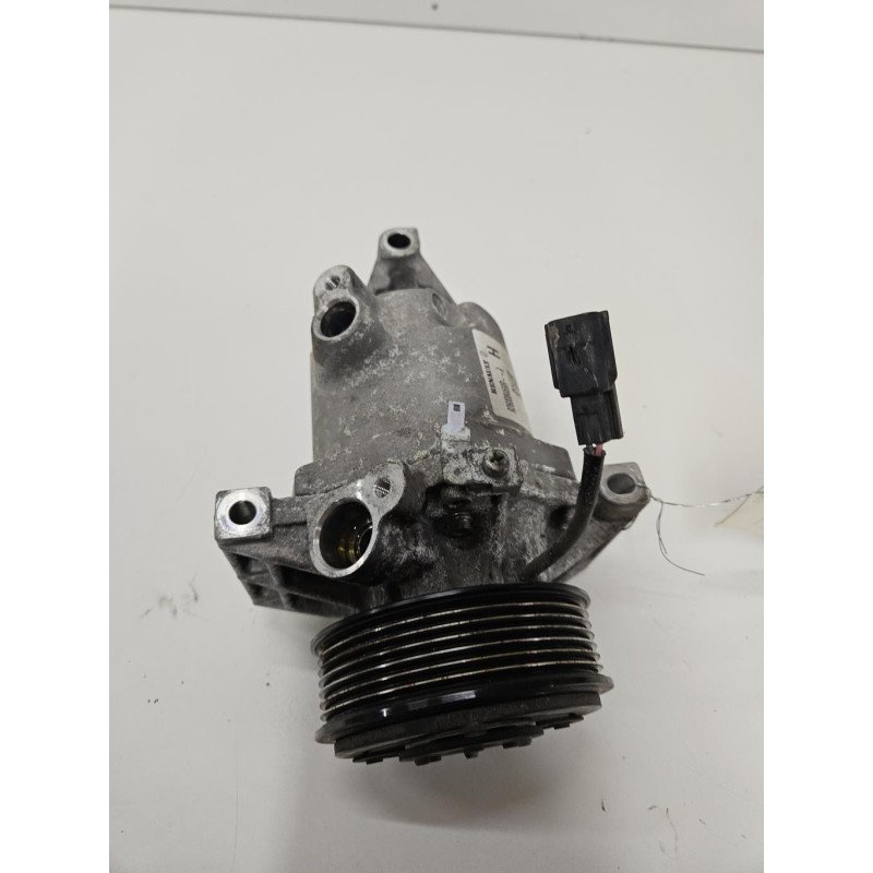 Compresseur Clim Dacia Sandero 3 (1)