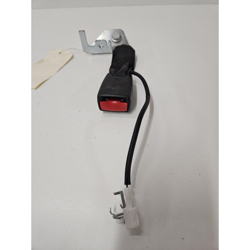 Attache Ceinture Arriere Gauche Nissan Qashqai 2 Phase 1 (1)