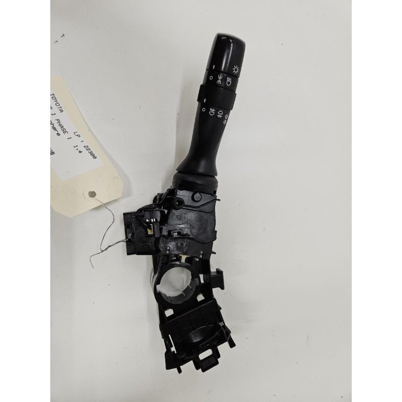 Commodo Phare Toyota Auris 1 Phase 1 (1)