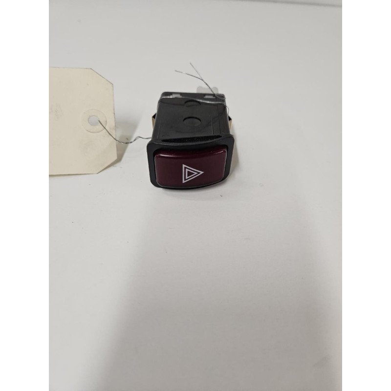 Bouton De Warning Mazda 323 4 Phase 2 (1)