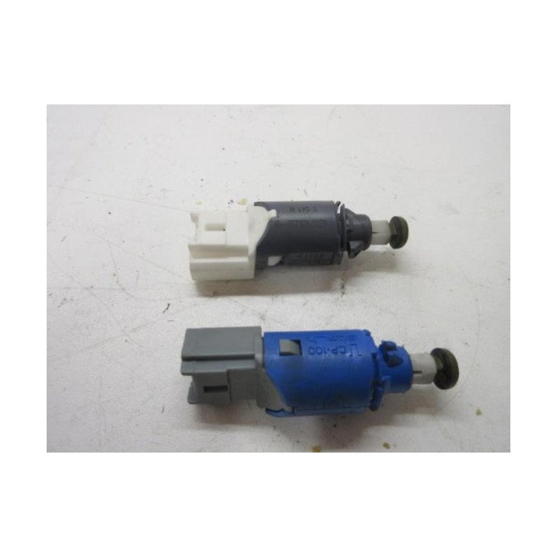 Contacteur Feu Stop Renault Kangoo 2 Phase 1 (1)