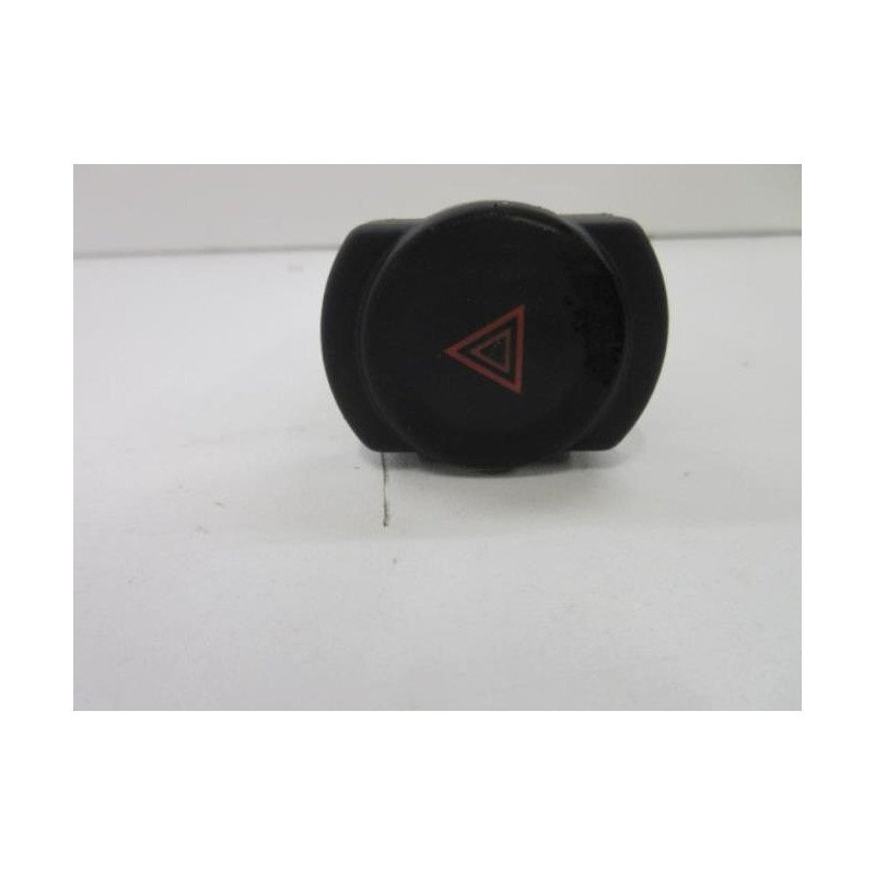 Bouton De Warning Dacia Logan 1 Phase 2 (1)